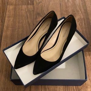 POUR LA VICTOIRE suede pumps